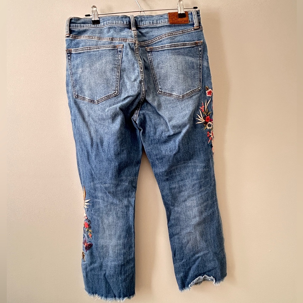 Johnny Was The Crop Baby Boot Blue Jeans  Floral Embroidery Mid Rise Slim Sz 29 - Picture 2 of 11
